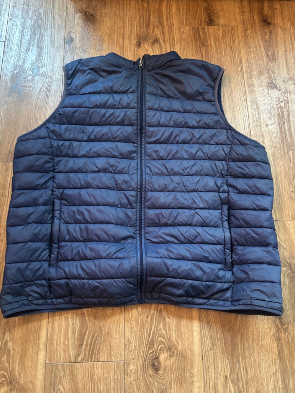 Amazon Essentials Men's Quilted Puffer Vest - Navy